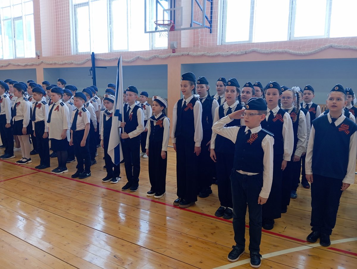 Парад-смотр строя и песни среди учащихся 3 и 4 классов
